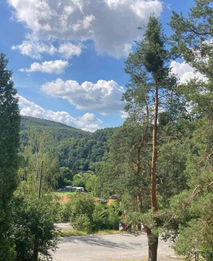 Penzion Cholin Novy Knin ภายนอก รูปภาพ